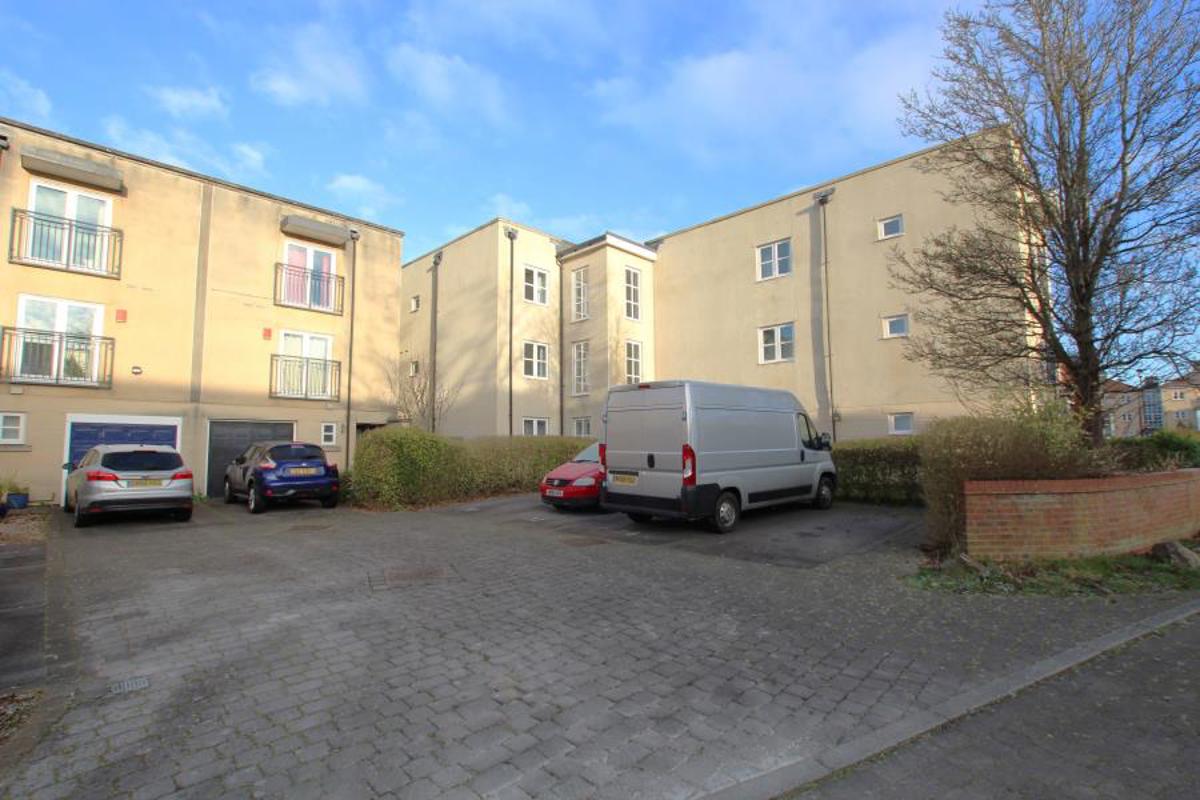 Flat Ellsworth Road in Bristol