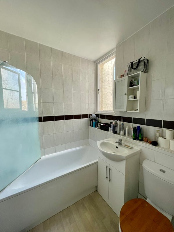 Room Elder Avenue in Greater London
