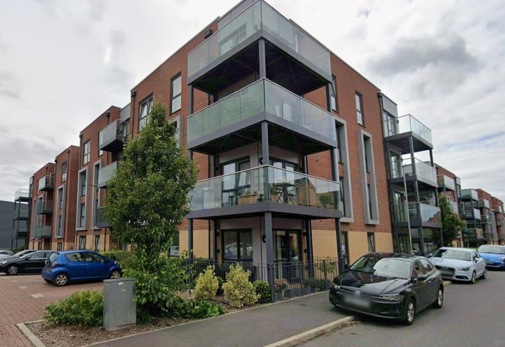 Flat Holmesley Road in Hertsmere