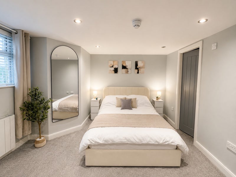 Room Half Edge Lane in Salford