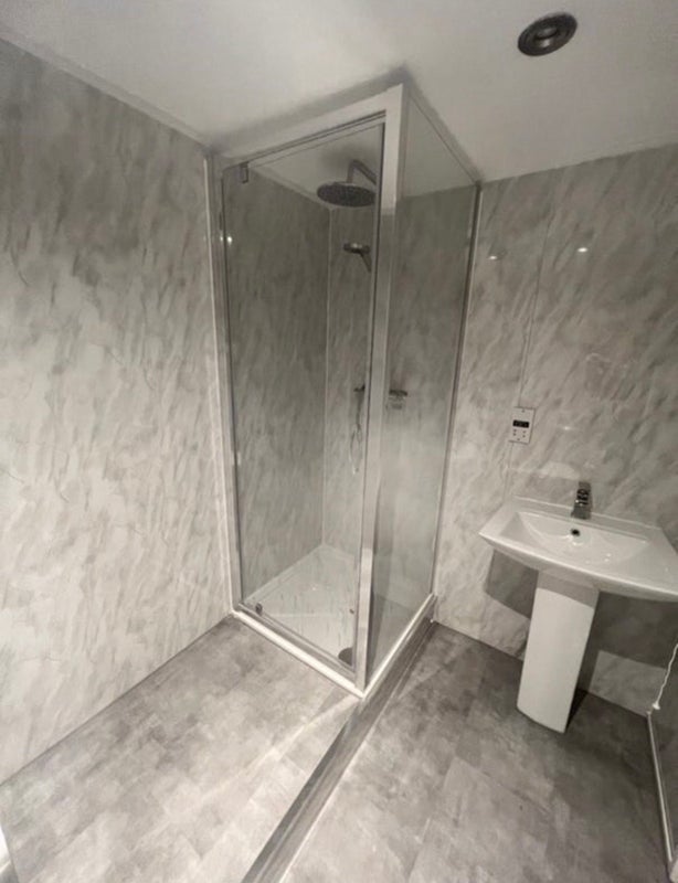 Room Half Edge Lane in Salford