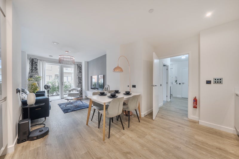 Room Broadwater Road in Greater London