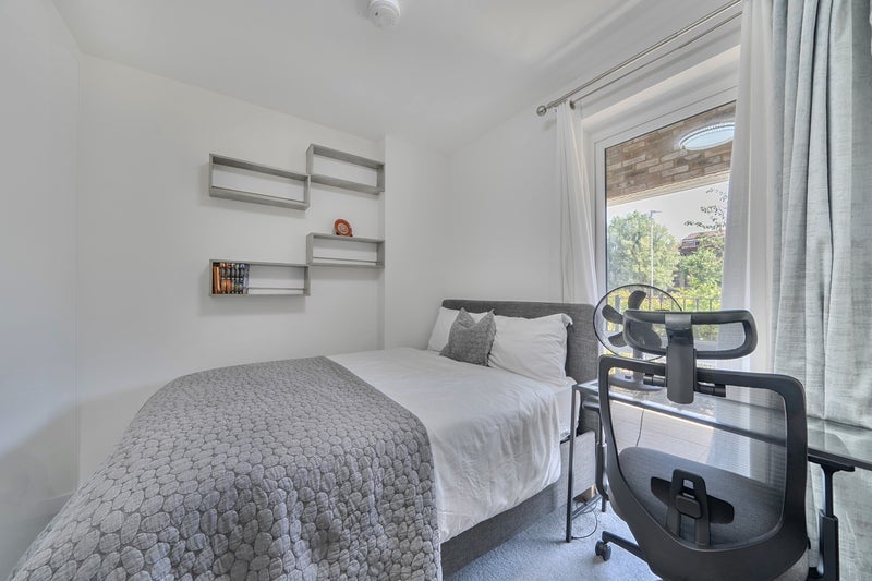 Room Broadwater Road in Greater London