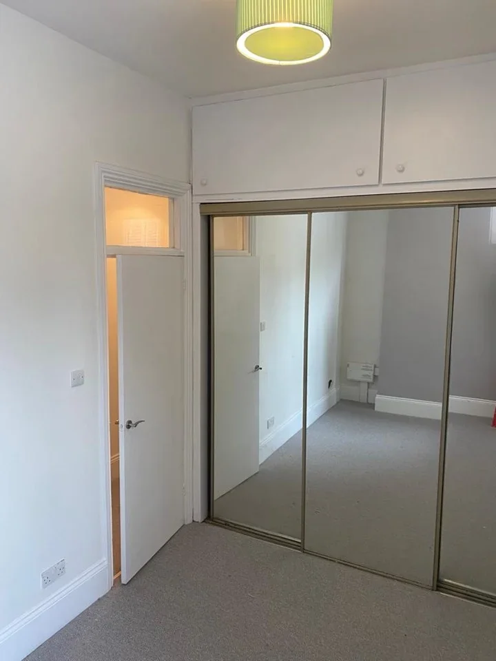 Flat Cranhurst Road in Greater London