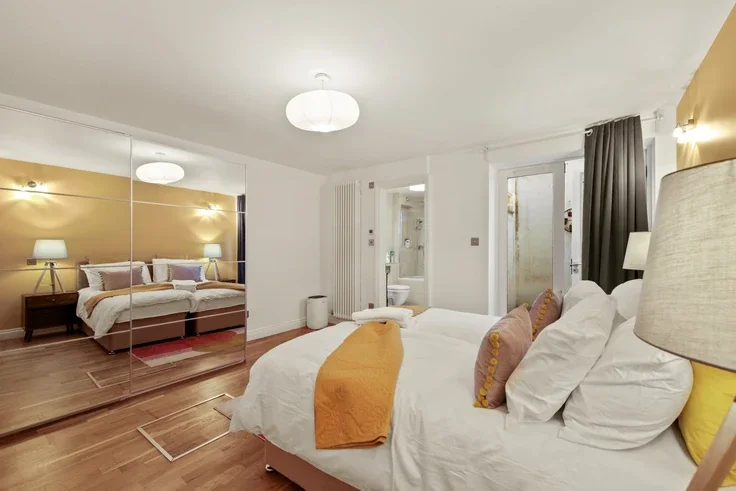 Flat Eversholt Street in Greater London