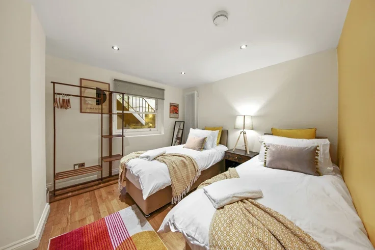 Flat Eversholt Street in Greater London