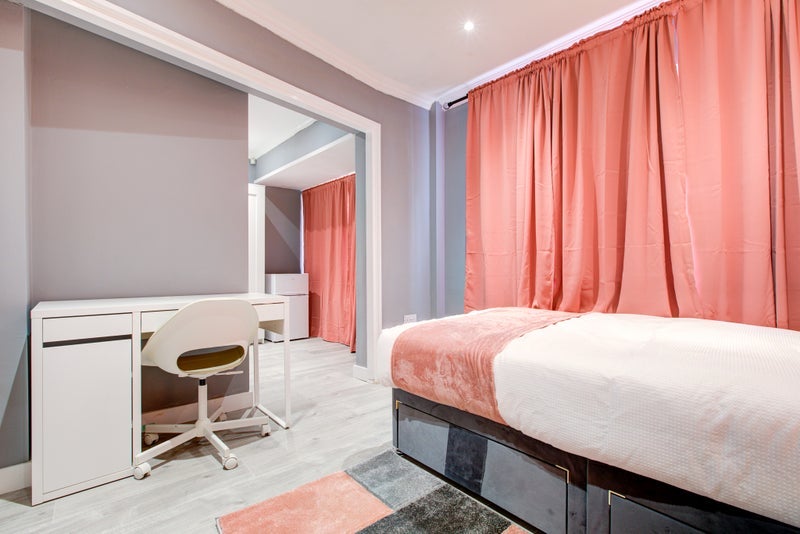 Room Dencourt Crescent in Basildon