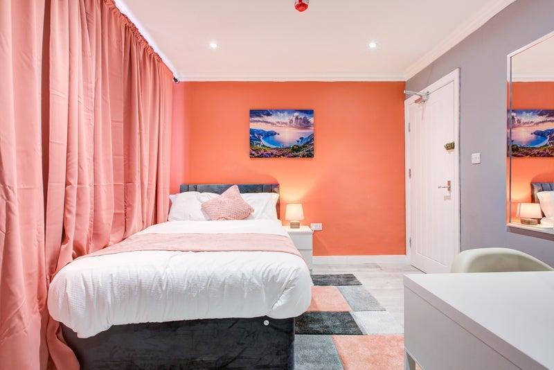 Room Dencourt Crescent in Basildon