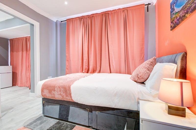 Room Dencourt Crescent in Basildon