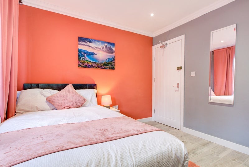 Room Dencourt Crescent in Basildon
