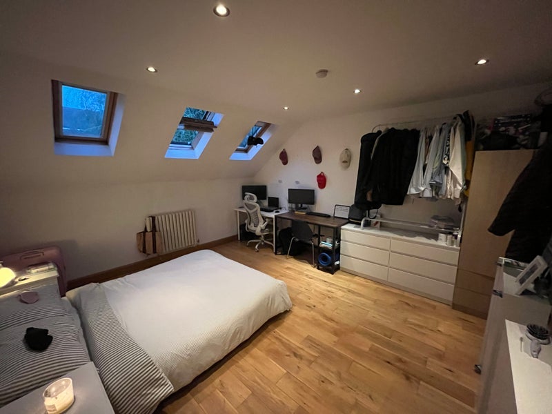 Room Holloway Road in Greater London