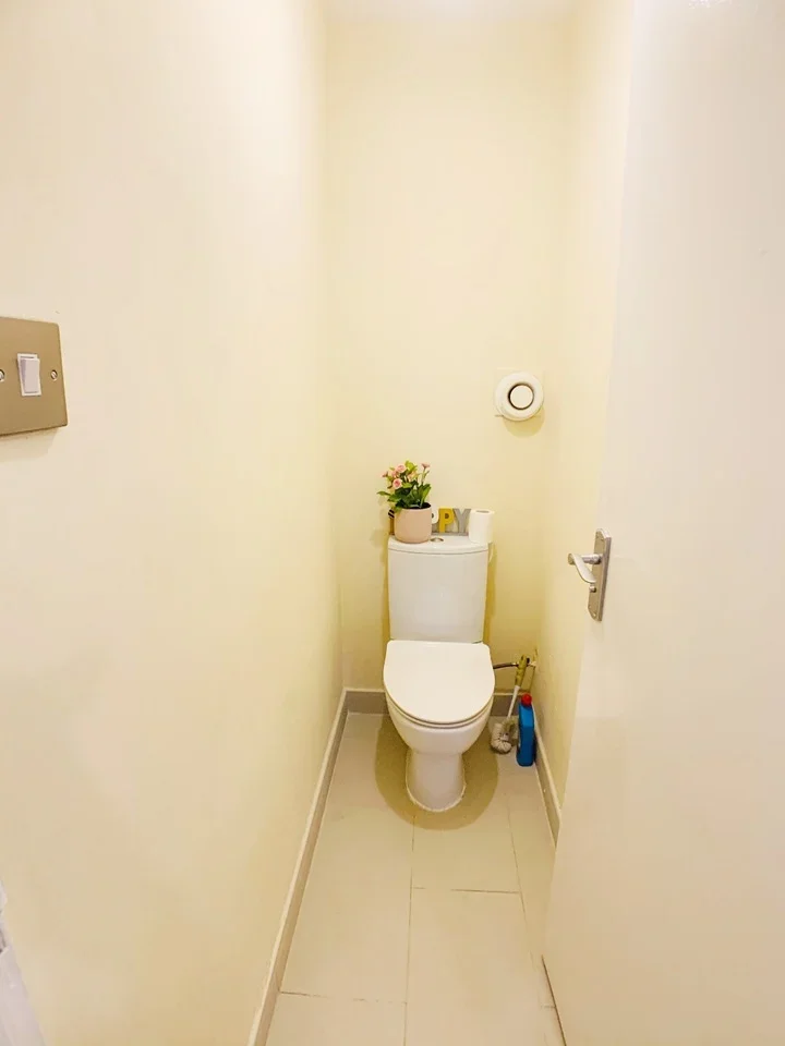 Room Hall Street in Greater London