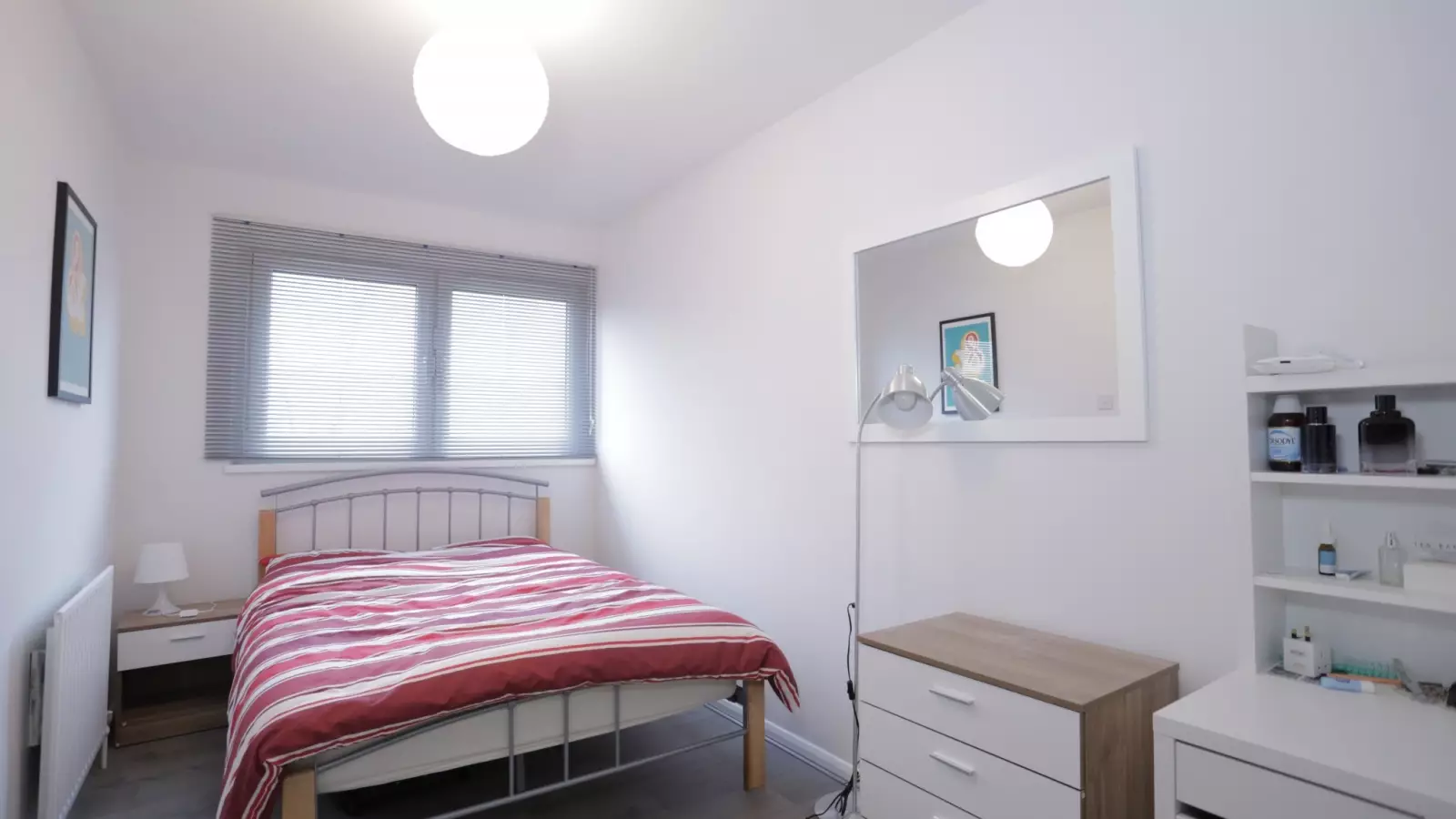 Flat Corringham Road in Greater London