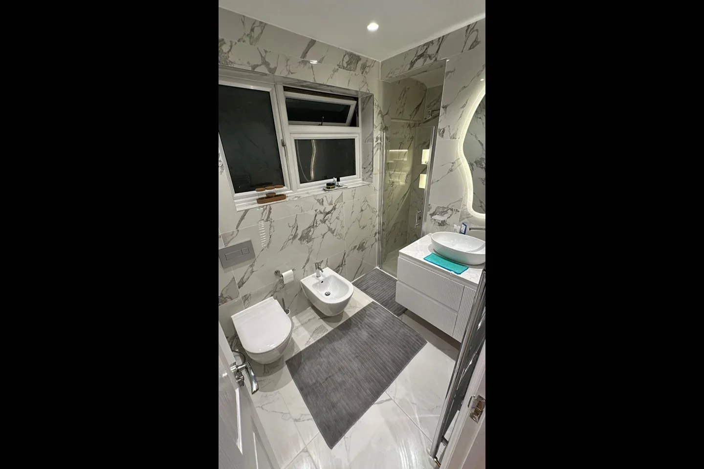 Room Bryan Avenue in Greater London