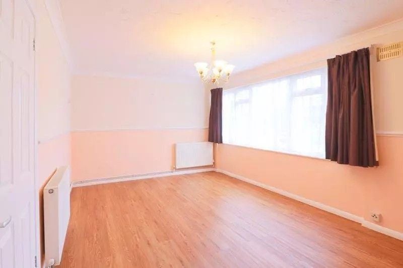 Flat Brymore Road in Canterbury