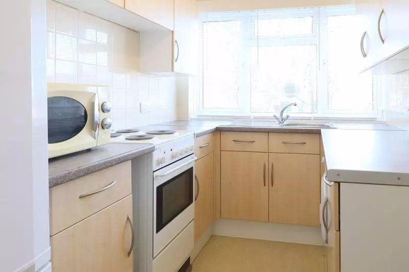 Flat Brymore Road in Canterbury
