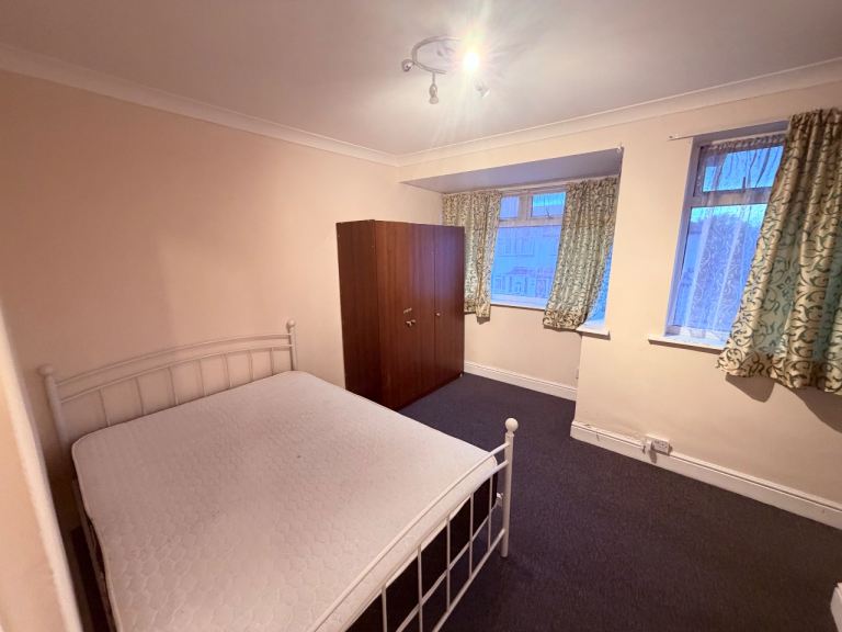 House Third Avenue in Greater London