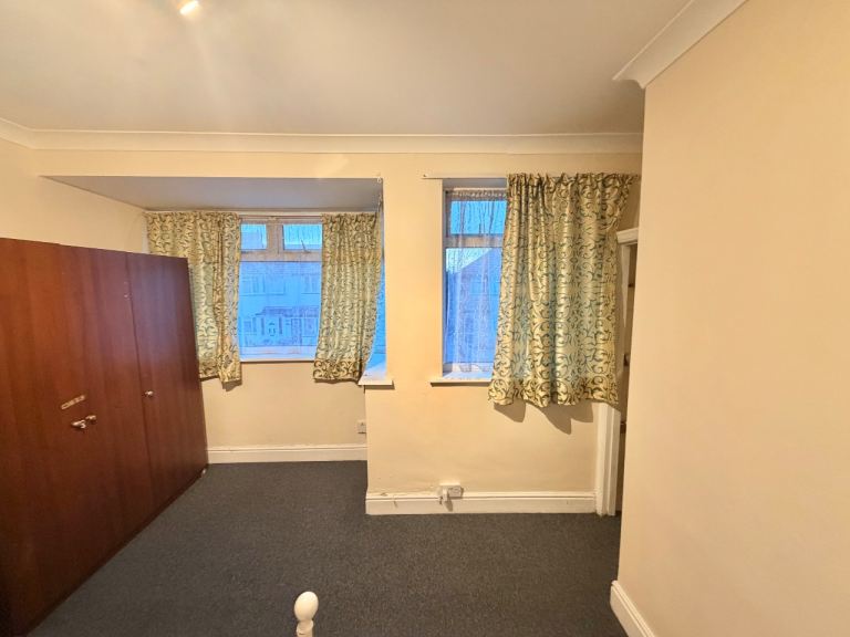 House Third Avenue in Greater London
