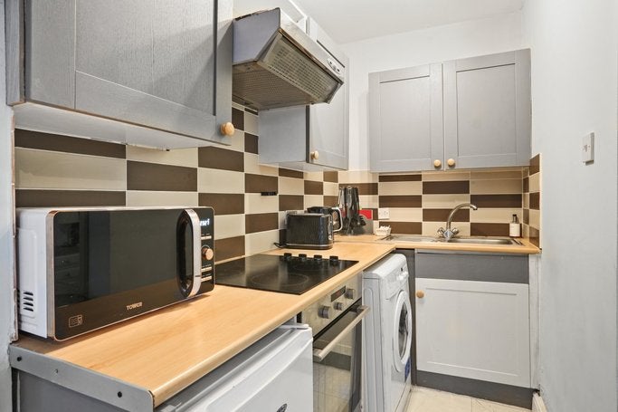 Flat Castletown Road in London