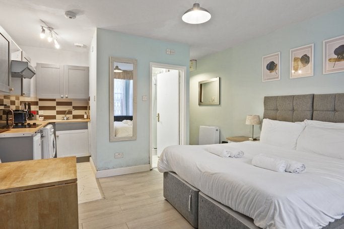 Flat Castletown Road in London
