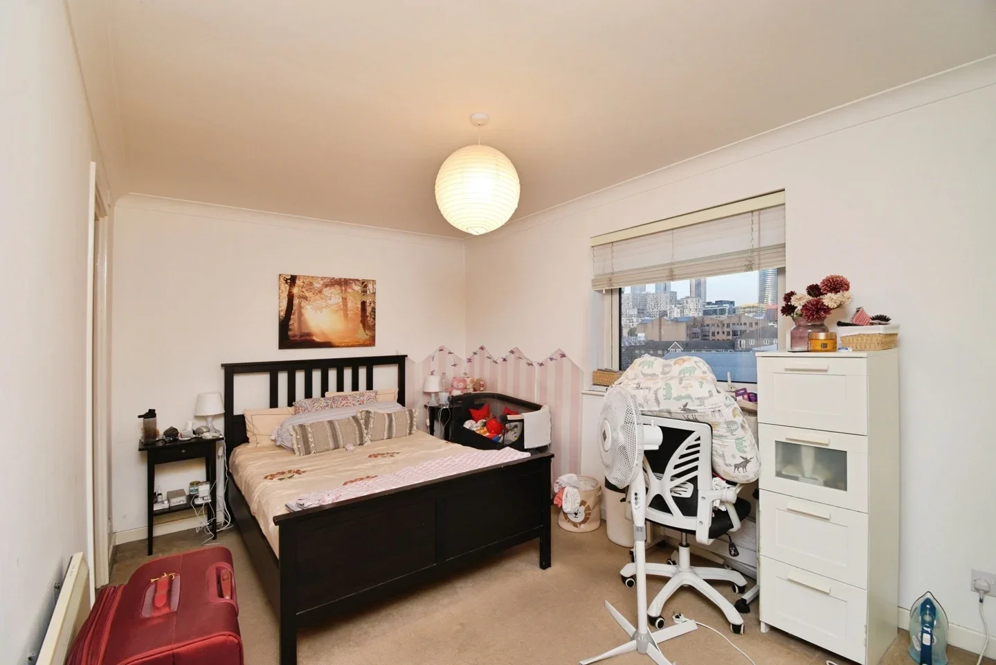 Flat Arnhem Place in Greater London