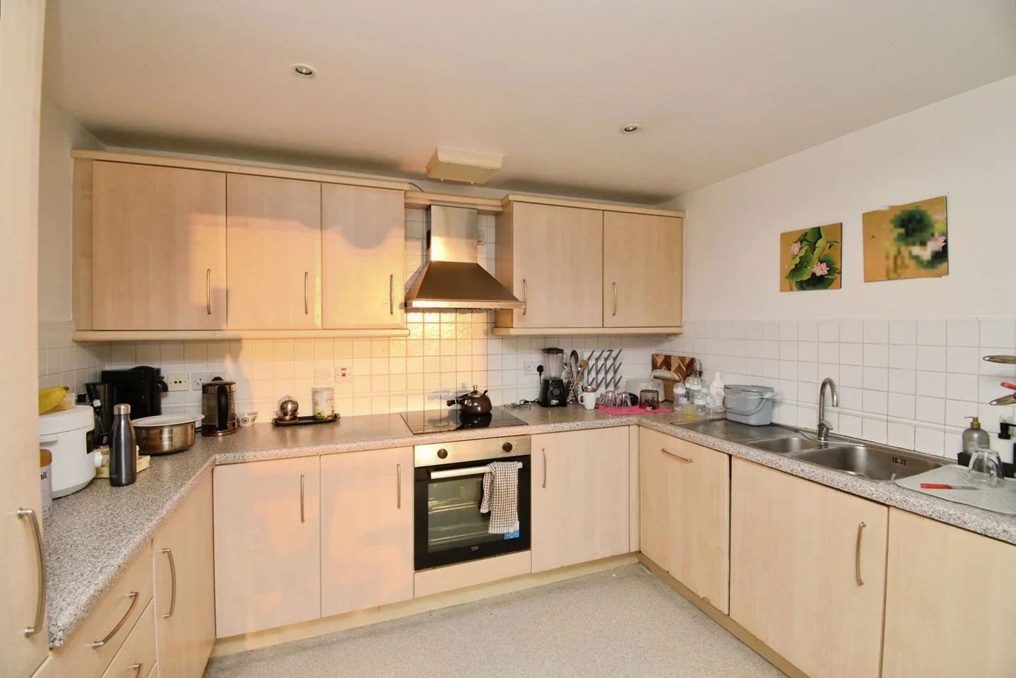 Flat Arnhem Place in Greater London