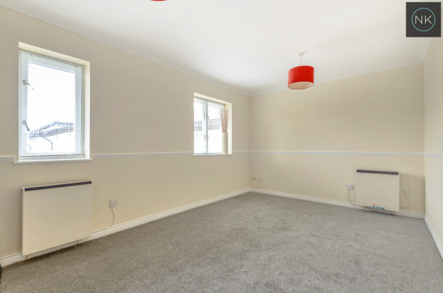 Flat Makepeace Road in Greater London