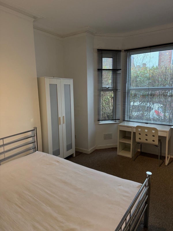 Room Davenport Avenue in Manchester