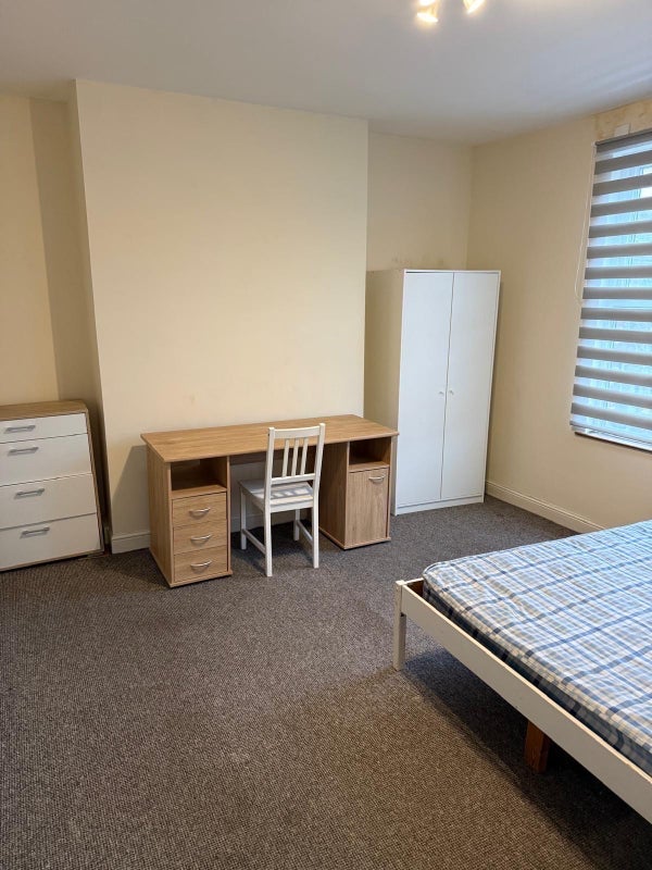 Room Davenport Avenue in Manchester
