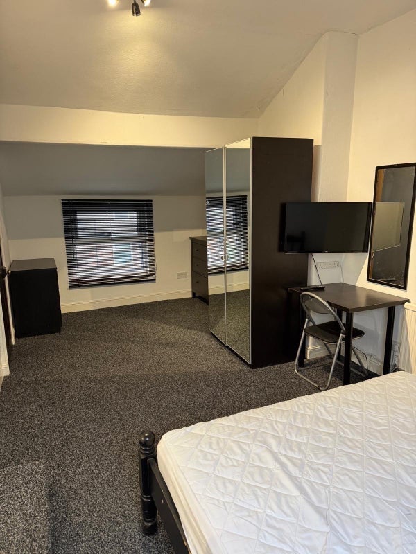Room Davenport Avenue in Manchester