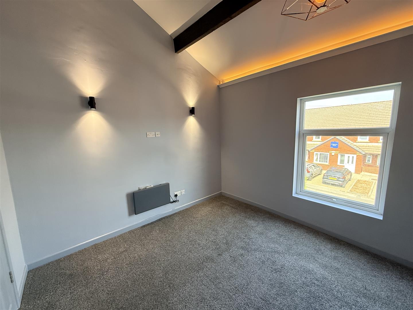 Room Carlton Street in Farnworth