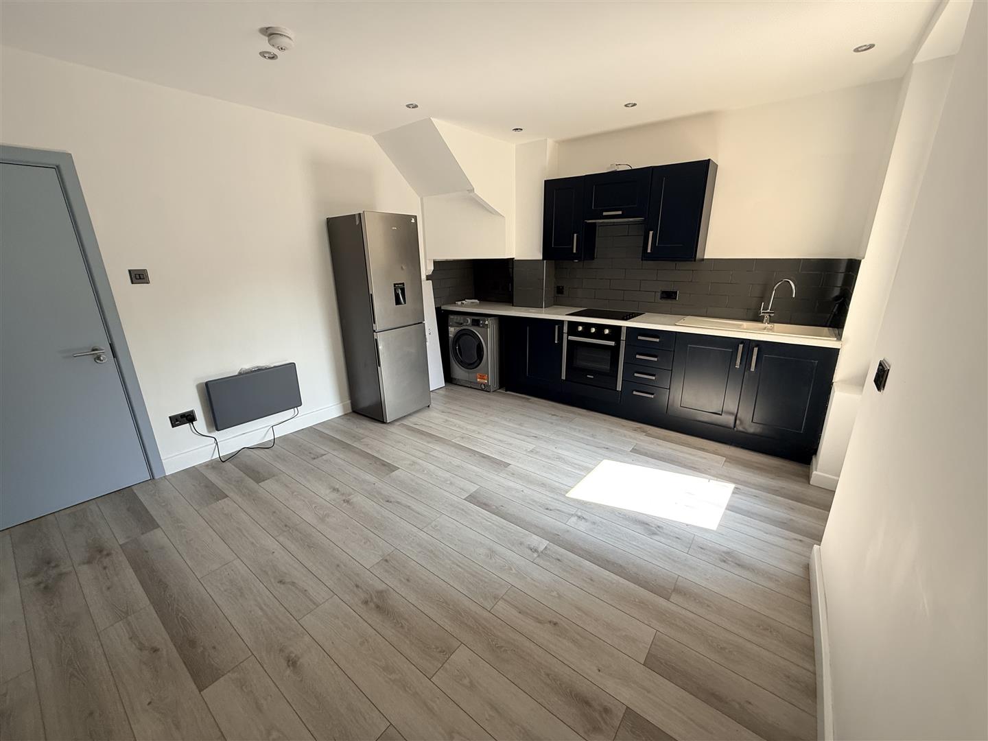 Room Carlton Street in Farnworth