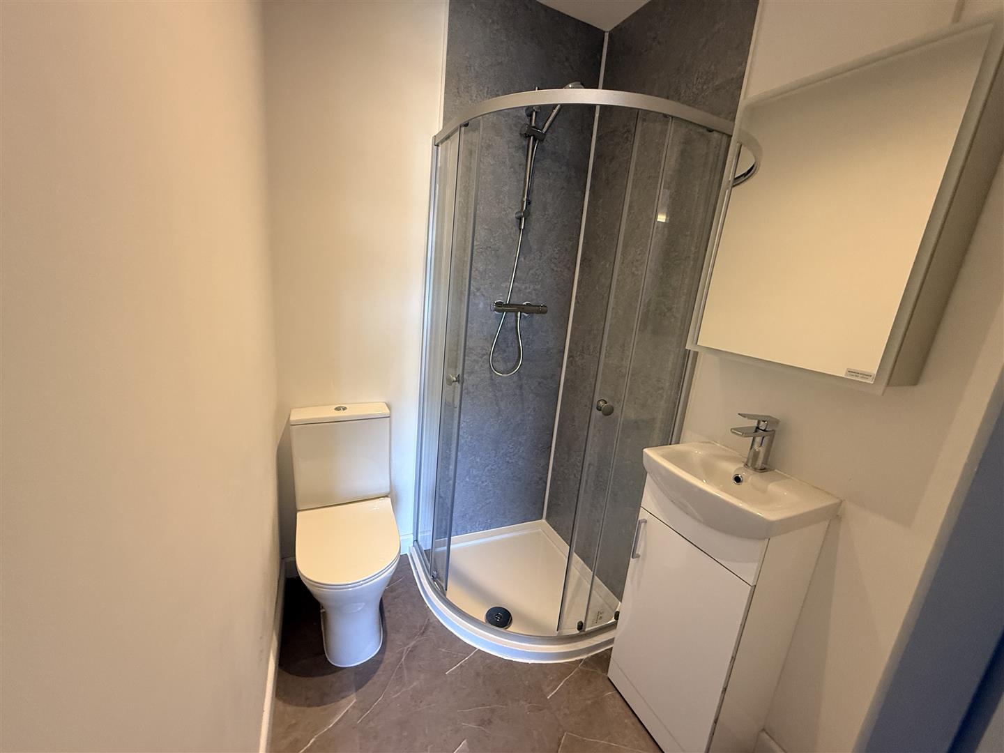 Room Carlton Street in Farnworth