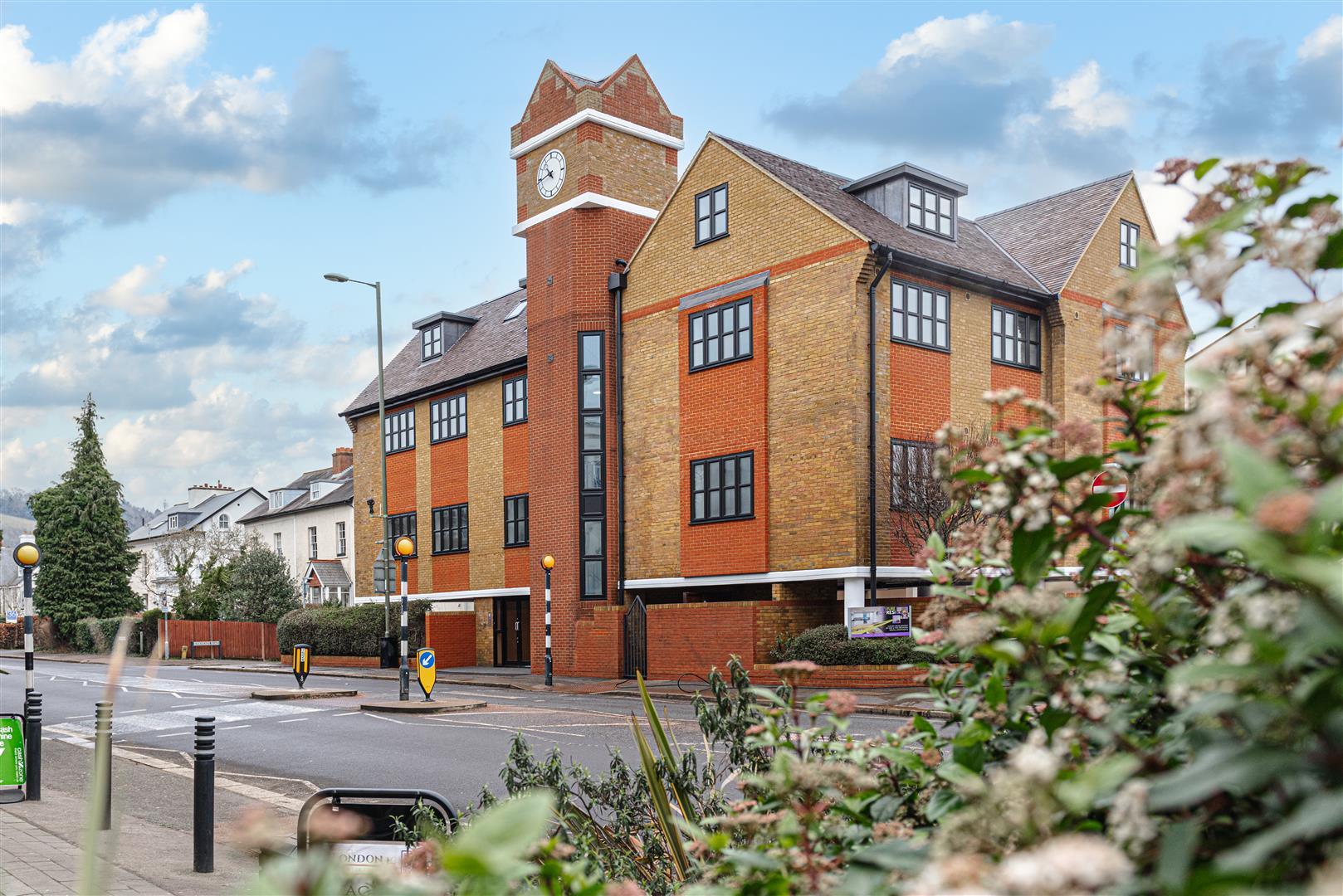 Flat Holmesdale Road in Reigate and Banstead