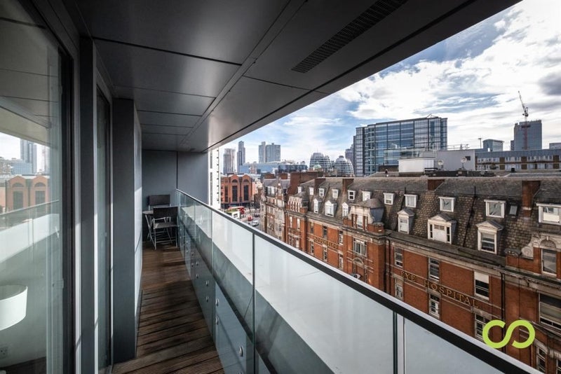 Room City Road in Greater London