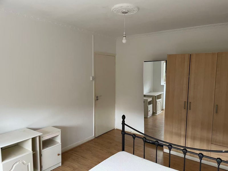 Room Spencer Road in Greater London