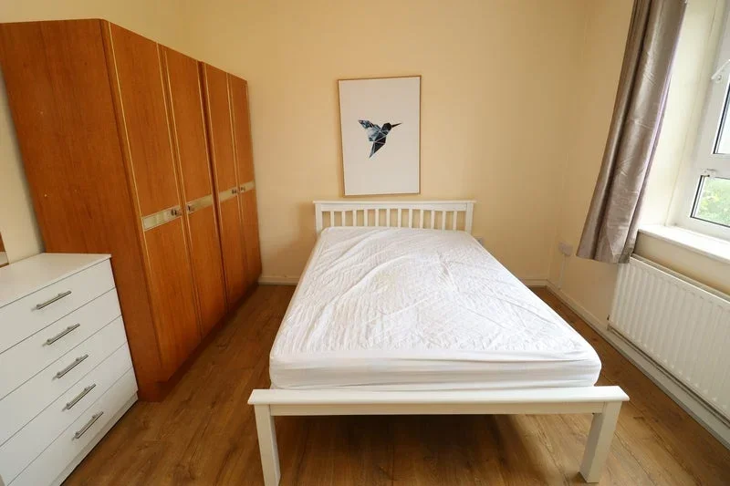 Room Boundary Road in Greater London
