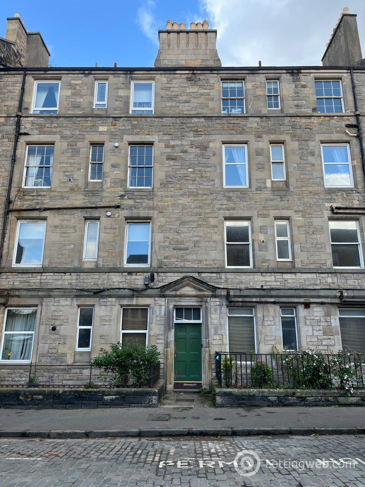 Flat Halmyre Street in Edinburgh