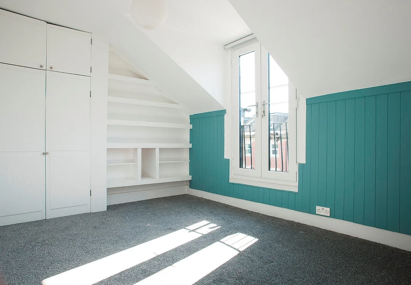 Flat Dafforne Road in Greater London