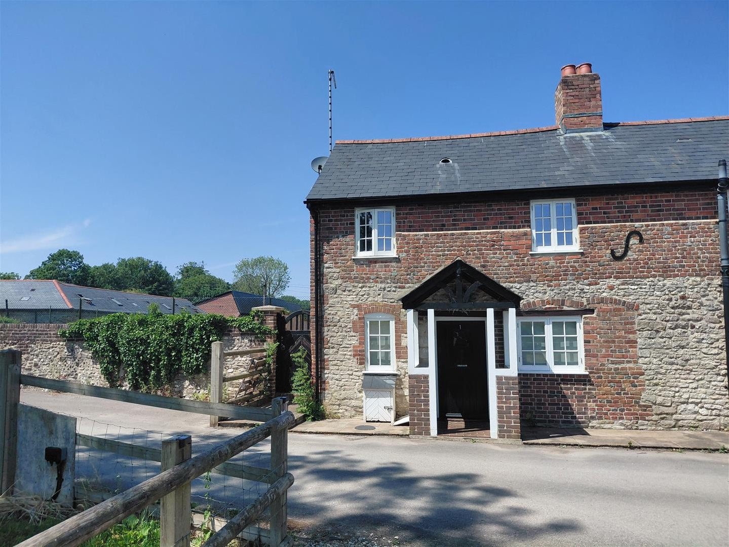 House B3143 in Piddlehinton