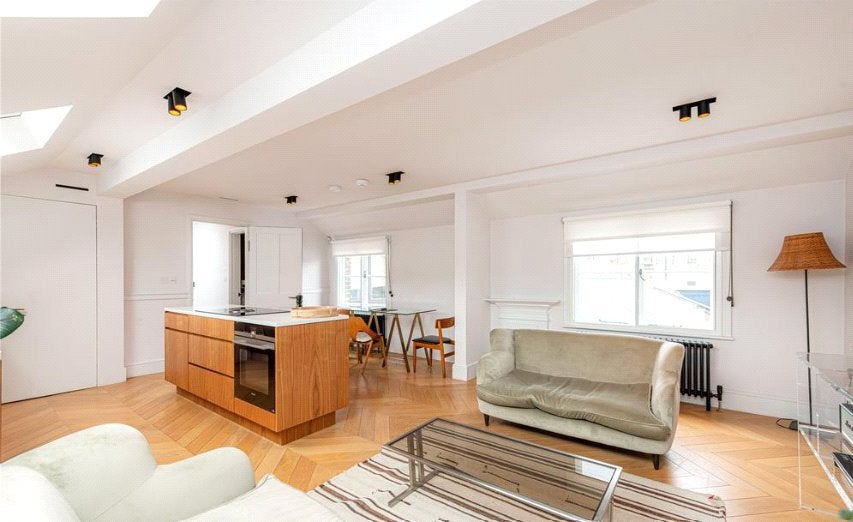 Flat Weymouth Mews in City of Westminster