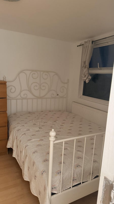 Room Hervey Park Road in Greater London