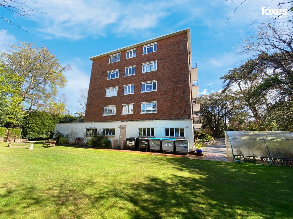 Flat Madeira Road in Bournemouth