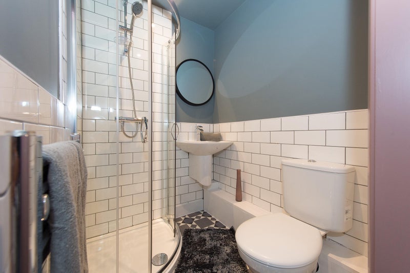 Room Dewsbury Road in Leeds