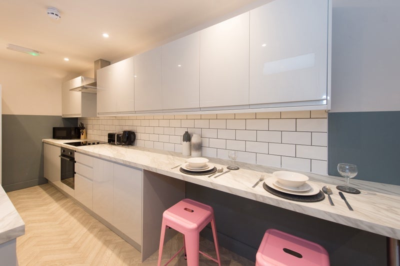 Room Dewsbury Road in Leeds