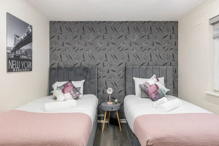 Flat Holmleigh Road in Greater London