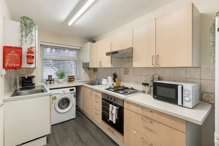 Flat Holmleigh Road in Greater London
