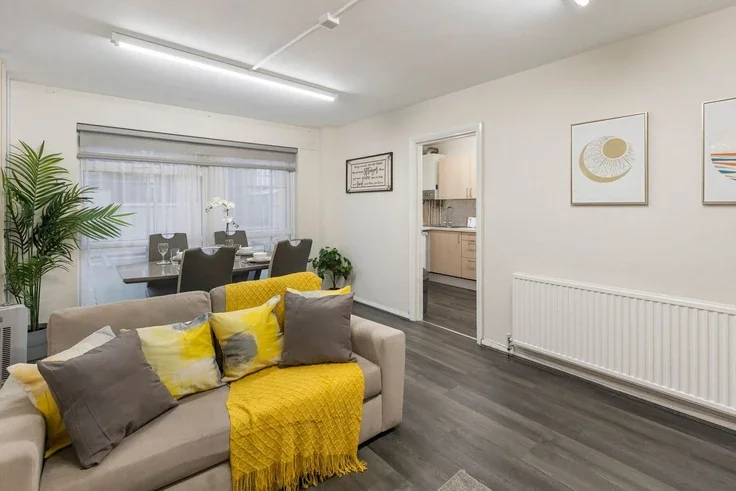 Flat Holmleigh Road in Greater London