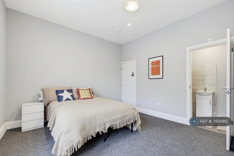 Room St Marys Road in Sandwell