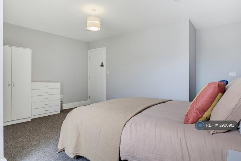 Room St Marys Road in Sandwell